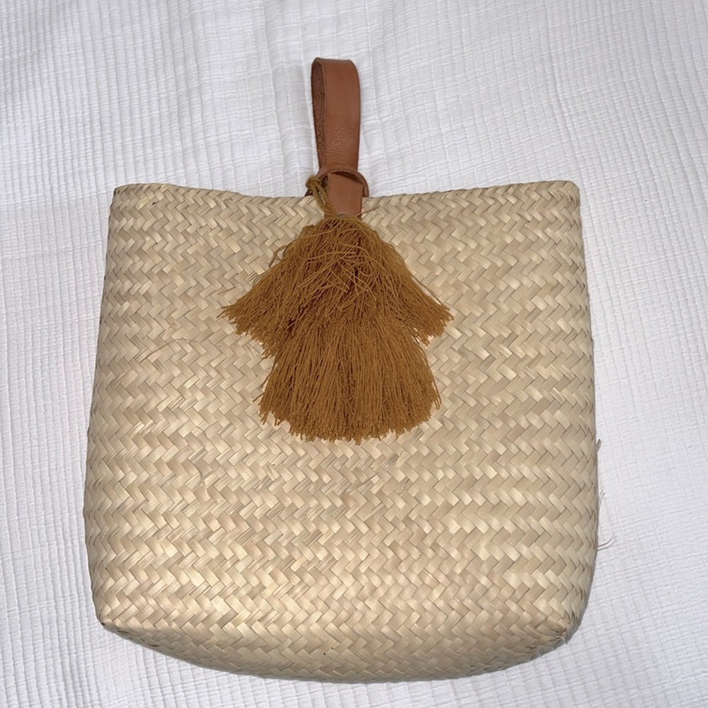 Woven straw bag